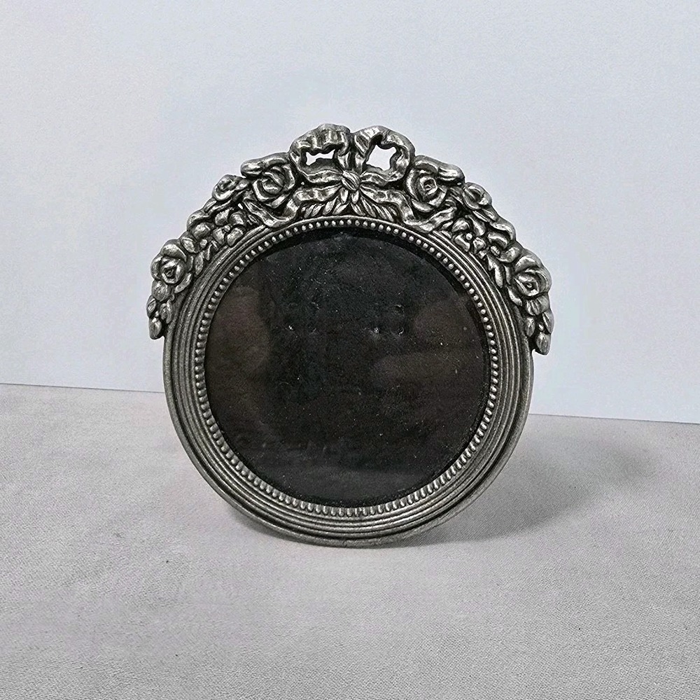 Vintage Italian Victorian Oval Picture Frame Rose And Ribbon Motif Romantic